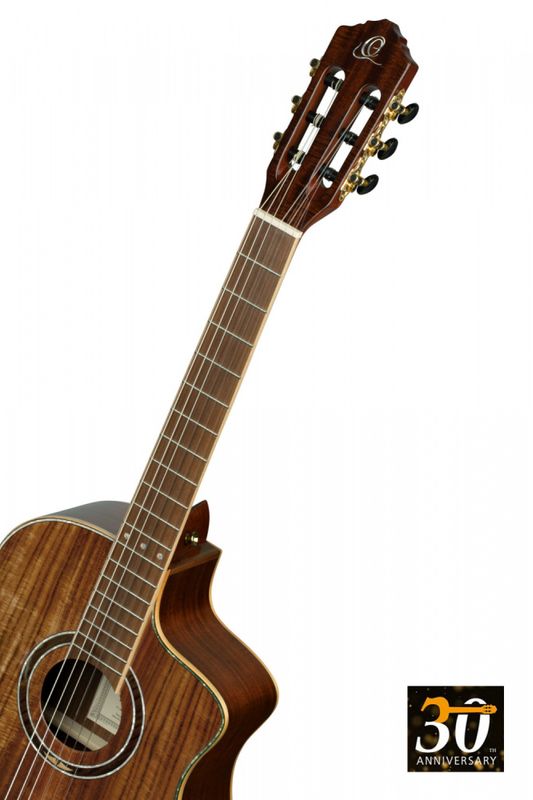 Ortega RCE30TH-ACA Nylonstrengs Gitar m/Mikrofon og Bag